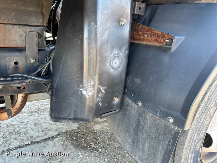 image for item LO9504 2006 International  CF600 dump truck