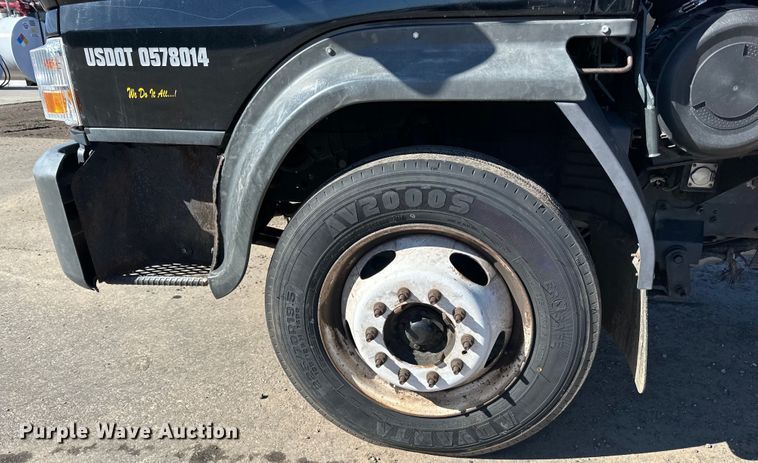 image for item LO9504 2006 International  CF600 dump truck