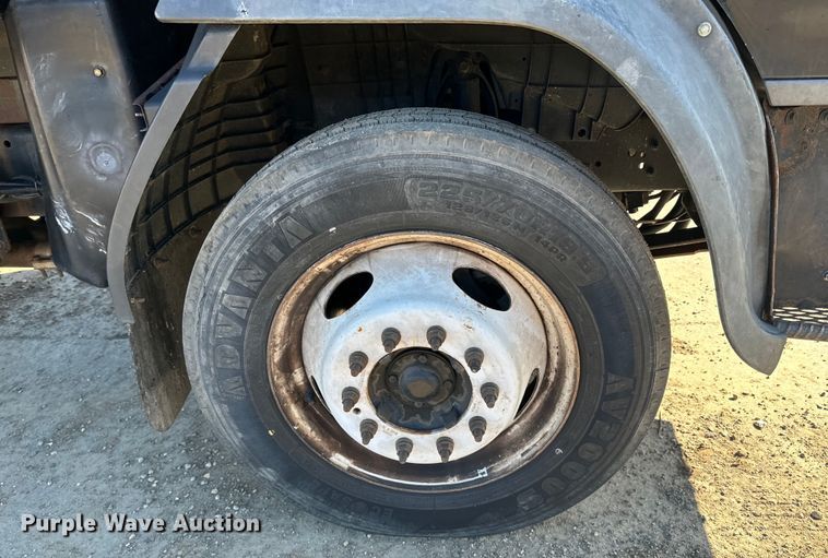 image for item LO9504 2006 International  CF600 dump truck