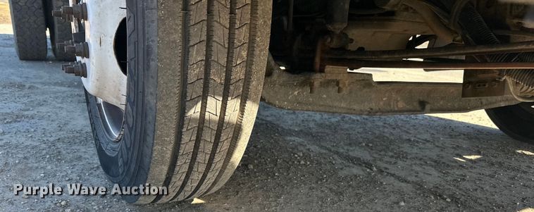 image for item LO9504 2006 International  CF600 dump truck