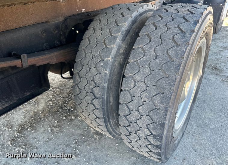 image for item LO9504 2006 International  CF600 dump truck