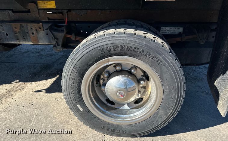 image for item LO9504 2006 International  CF600 dump truck