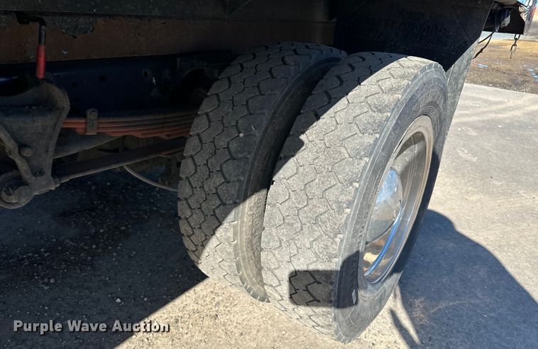 image for item LO9504 2006 International  CF600 dump truck