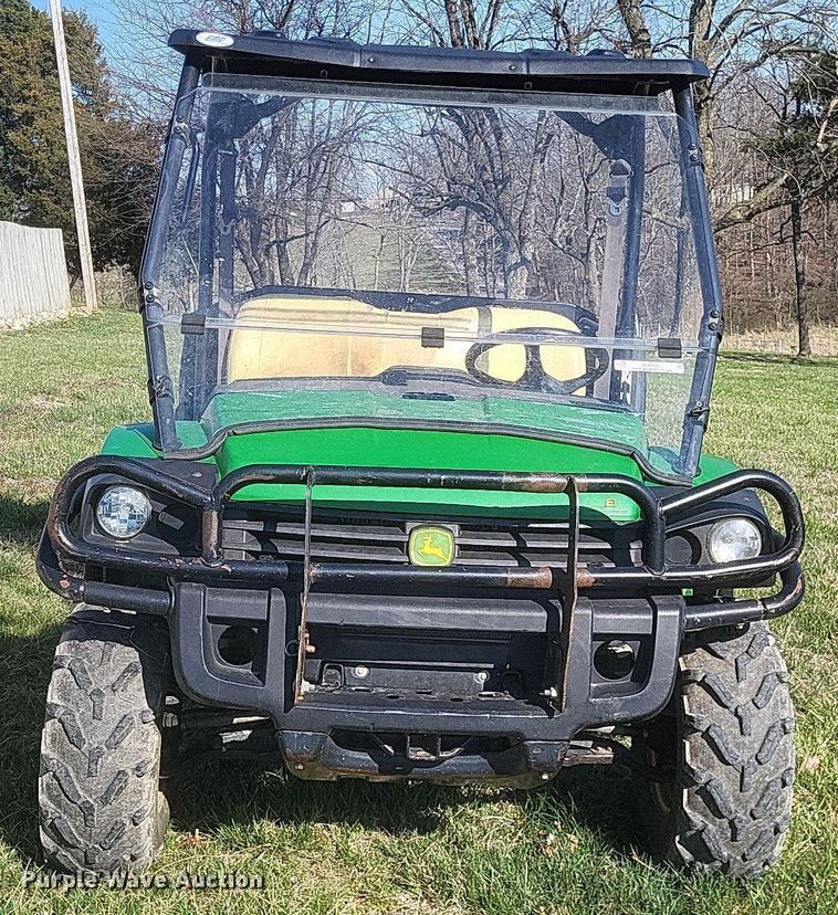 image for item MJ9033 2010 John Deere Gator 825i utility vehicle