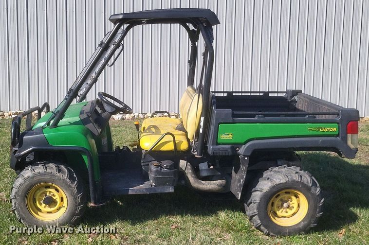 image for item MJ9033 2010 John Deere Gator 825i utility vehicle