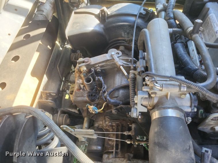 image for item MJ9033 2010 John Deere Gator 825i utility vehicle