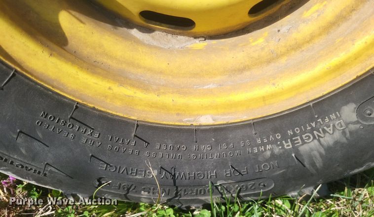 image for item MJ9033 2010 John Deere Gator 825i utility vehicle