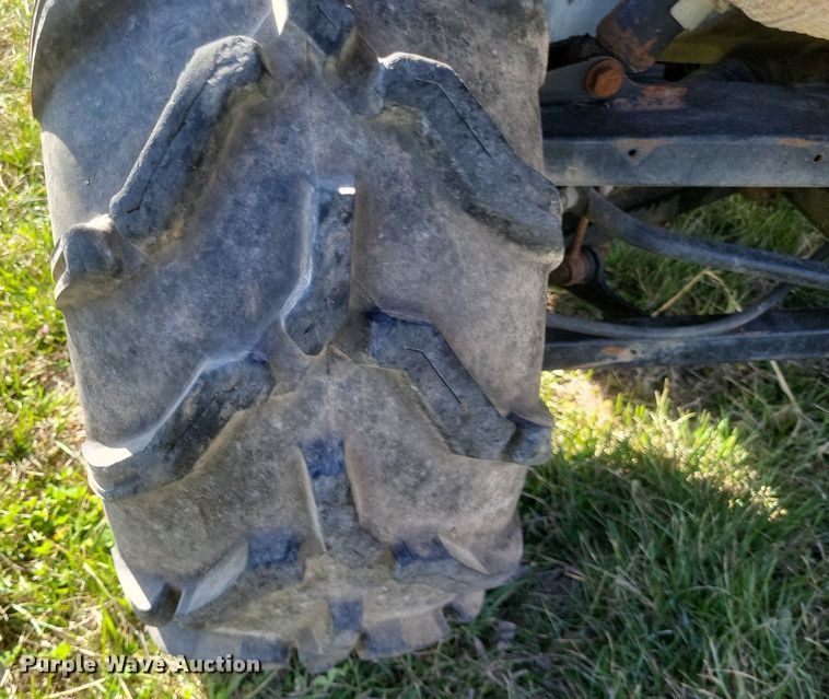 image for item MJ9033 2010 John Deere Gator 825i utility vehicle