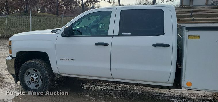 image for item MQ9578 2018 Chevrolet Silverado 2500HD Crew Cab utility bed pickup truck