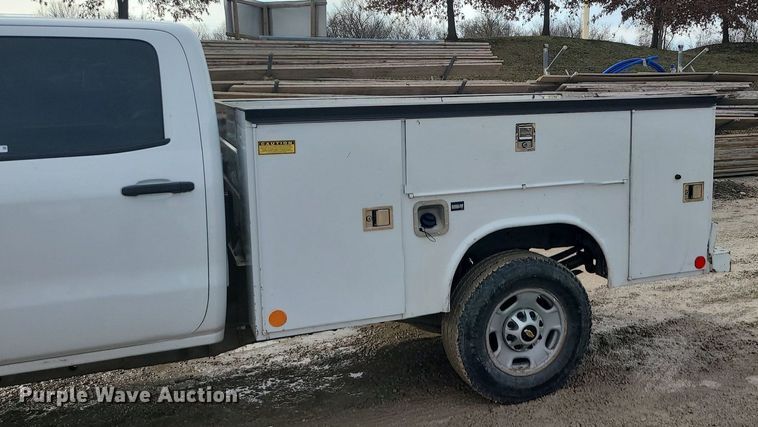 image for item MQ9578 2018 Chevrolet Silverado 2500HD Crew Cab utility bed pickup truck