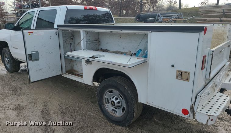 image for item MQ9578 2018 Chevrolet Silverado 2500HD Crew Cab utility bed pickup truck