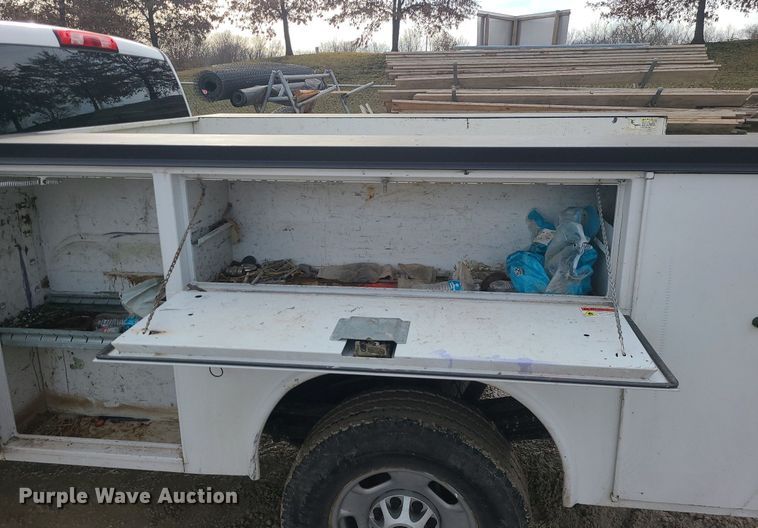 image for item MQ9578 2018 Chevrolet Silverado 2500HD Crew Cab utility bed pickup truck