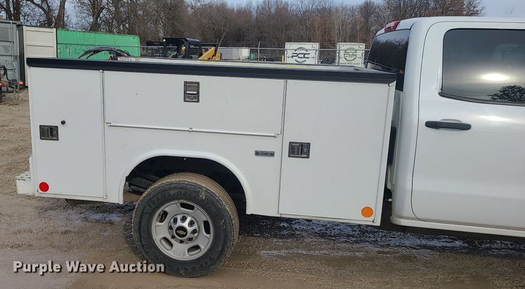 image for item MQ9578 2018 Chevrolet Silverado 2500HD Crew Cab utility bed pickup truck