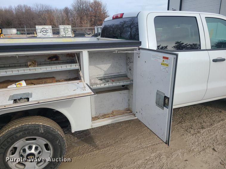 image for item MQ9578 2018 Chevrolet Silverado 2500HD Crew Cab utility bed pickup truck