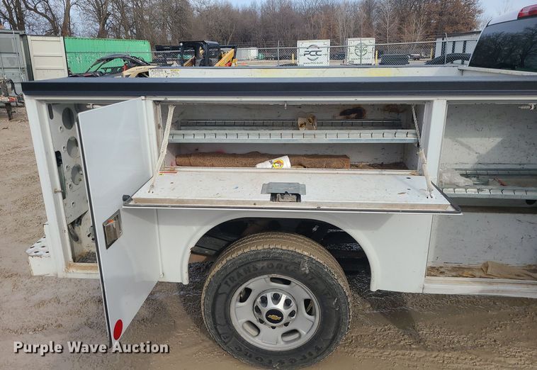 image for item MQ9578 2018 Chevrolet Silverado 2500HD Crew Cab utility bed pickup truck