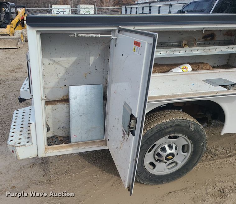 image for item MQ9578 2018 Chevrolet Silverado 2500HD Crew Cab utility bed pickup truck