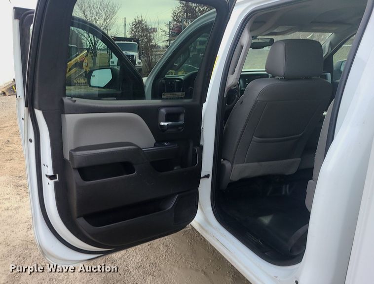 image for item MQ9578 2018 Chevrolet Silverado 2500HD Crew Cab utility bed pickup truck