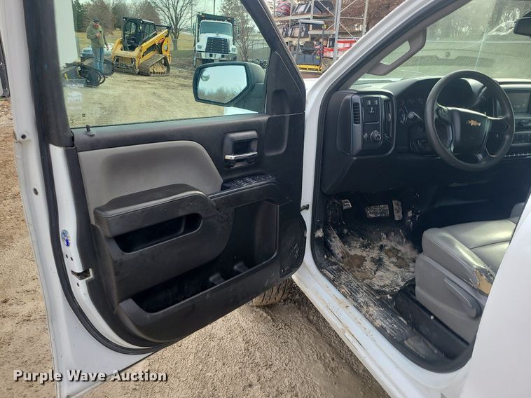 image for item MQ9578 2018 Chevrolet Silverado 2500HD Crew Cab utility bed pickup truck