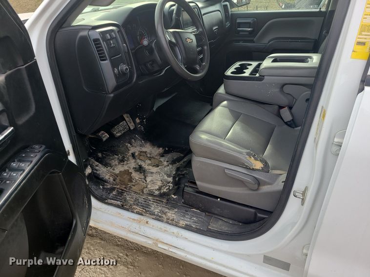 image for item MQ9578 2018 Chevrolet Silverado 2500HD Crew Cab utility bed pickup truck