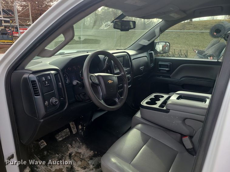 image for item MQ9578 2018 Chevrolet Silverado 2500HD Crew Cab utility bed pickup truck