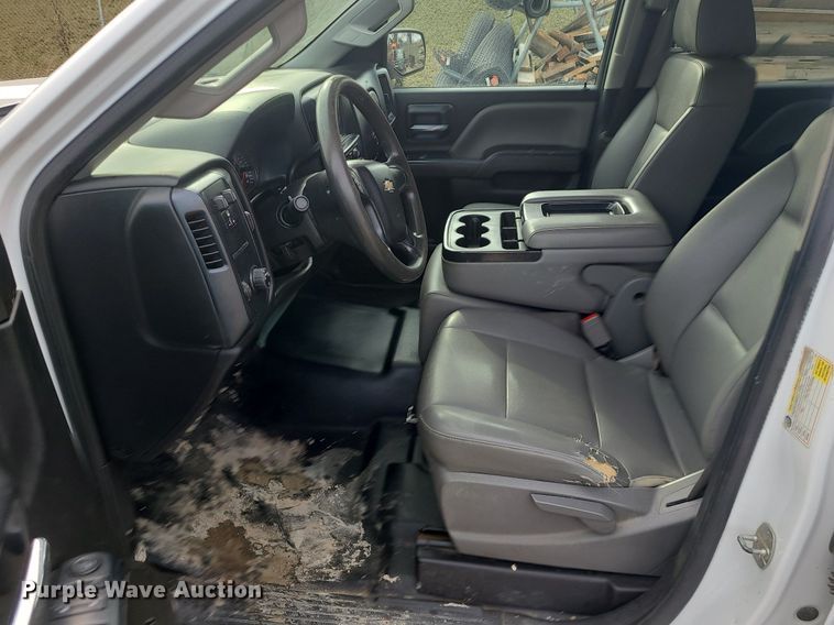 image for item MQ9578 2018 Chevrolet Silverado 2500HD Crew Cab utility bed pickup truck