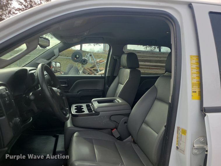 image for item MQ9578 2018 Chevrolet Silverado 2500HD Crew Cab utility bed pickup truck