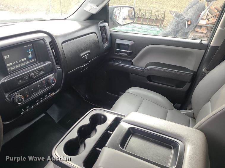 image for item MQ9578 2018 Chevrolet Silverado 2500HD Crew Cab utility bed pickup truck