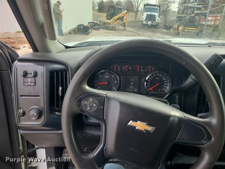 image for item MQ9578 2018 Chevrolet Silverado 2500HD Crew Cab utility bed pickup truck