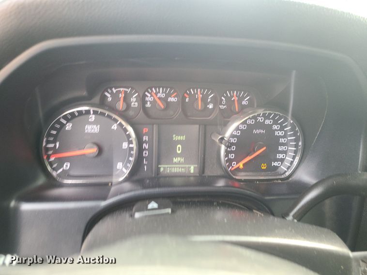 image for item MQ9578 2018 Chevrolet Silverado 2500HD Crew Cab utility bed pickup truck