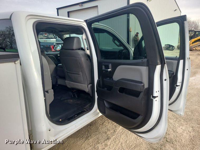 image for item MQ9578 2018 Chevrolet Silverado 2500HD Crew Cab utility bed pickup truck