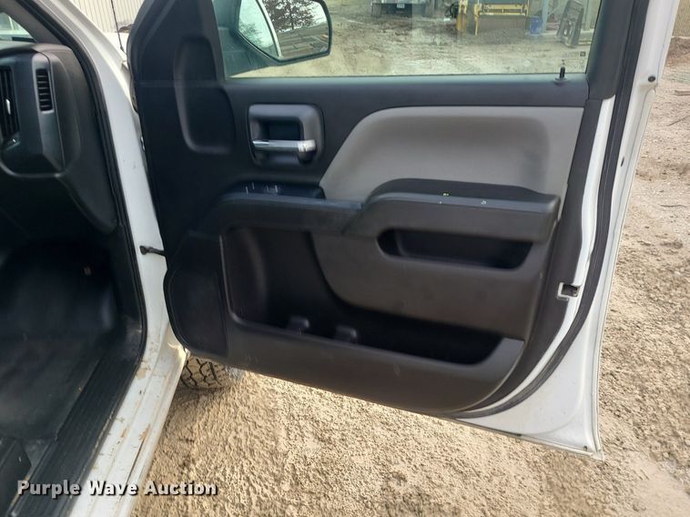 image for item MQ9578 2018 Chevrolet Silverado 2500HD Crew Cab utility bed pickup truck