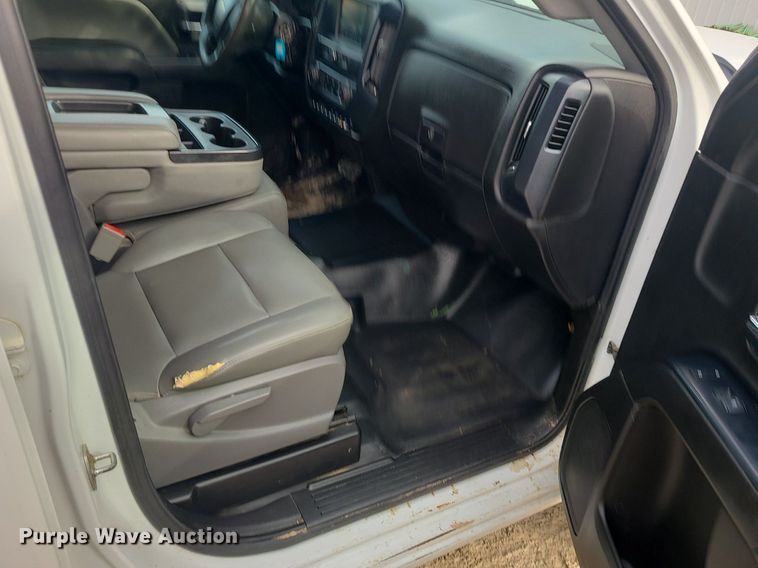 image for item MQ9578 2018 Chevrolet Silverado 2500HD Crew Cab utility bed pickup truck