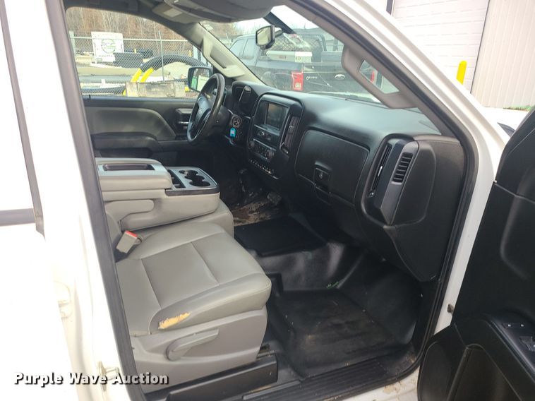 image for item MQ9578 2018 Chevrolet Silverado 2500HD Crew Cab utility bed pickup truck