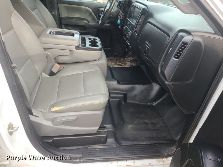 image for item MQ9578 2018 Chevrolet Silverado 2500HD Crew Cab utility bed pickup truck