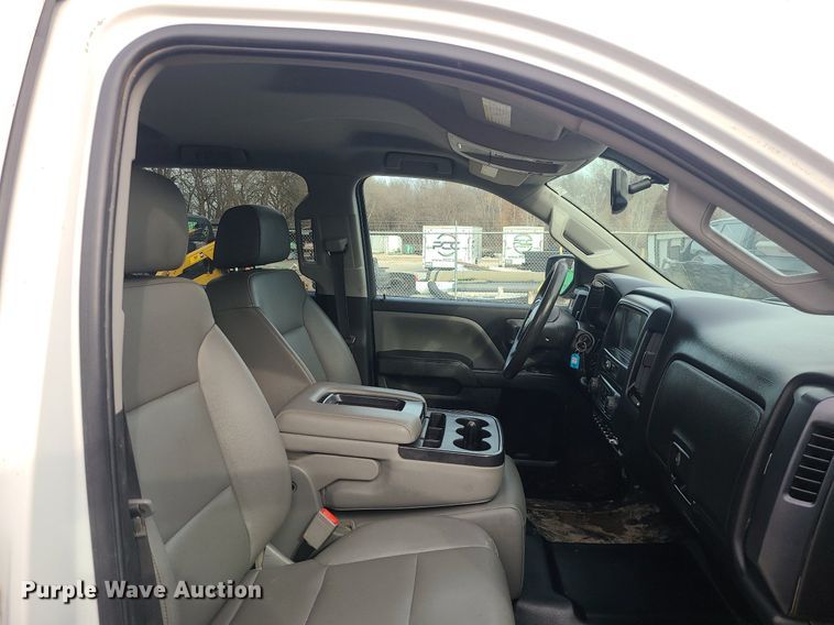 image for item MQ9578 2018 Chevrolet Silverado 2500HD Crew Cab utility bed pickup truck