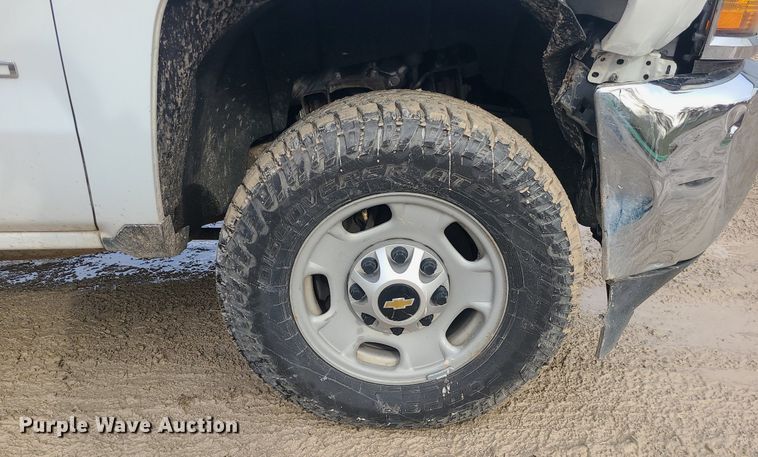 image for item MQ9578 2018 Chevrolet Silverado 2500HD Crew Cab utility bed pickup truck