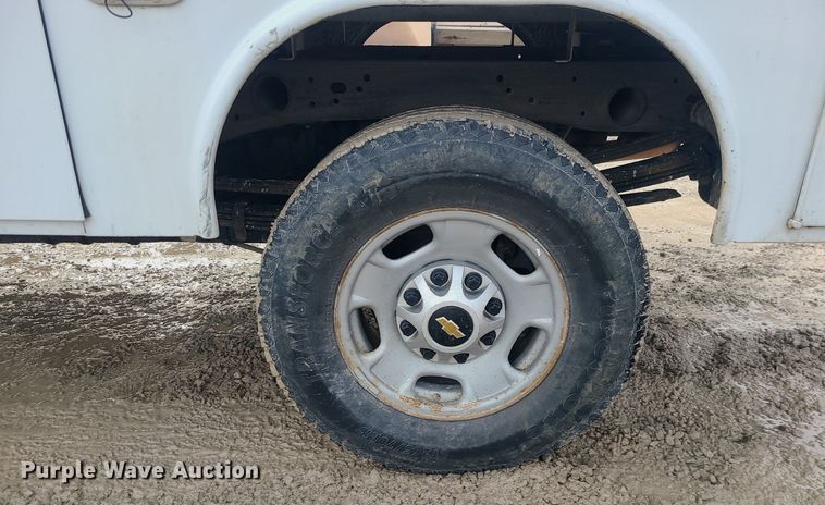 image for item MQ9578 2018 Chevrolet Silverado 2500HD Crew Cab utility bed pickup truck