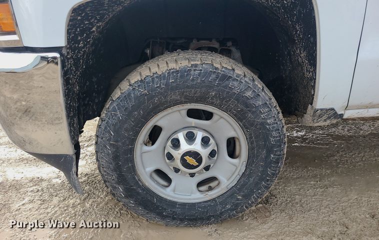 image for item MQ9578 2018 Chevrolet Silverado 2500HD Crew Cab utility bed pickup truck