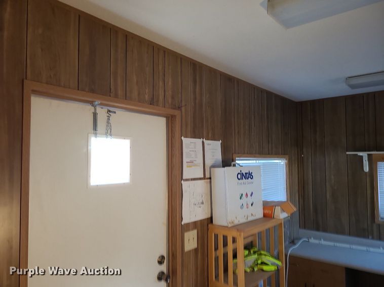 image for item MQ9596 2002 Office trailer