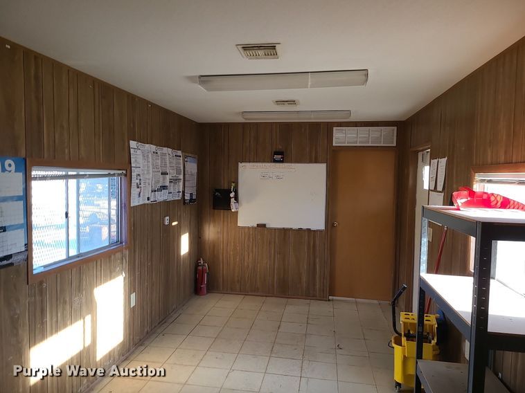 image for item MQ9596 2002 Office trailer