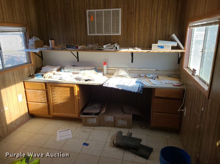 image for item MQ9596 2002 Office trailer