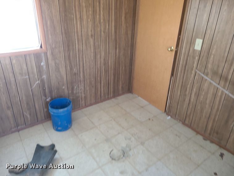 image for item MQ9596 2002 Office trailer