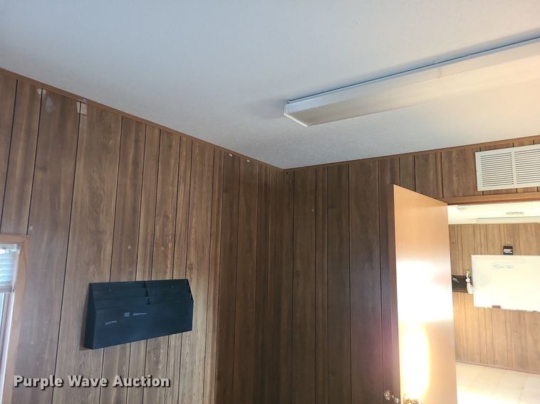 image for item MQ9596 2002 Office trailer