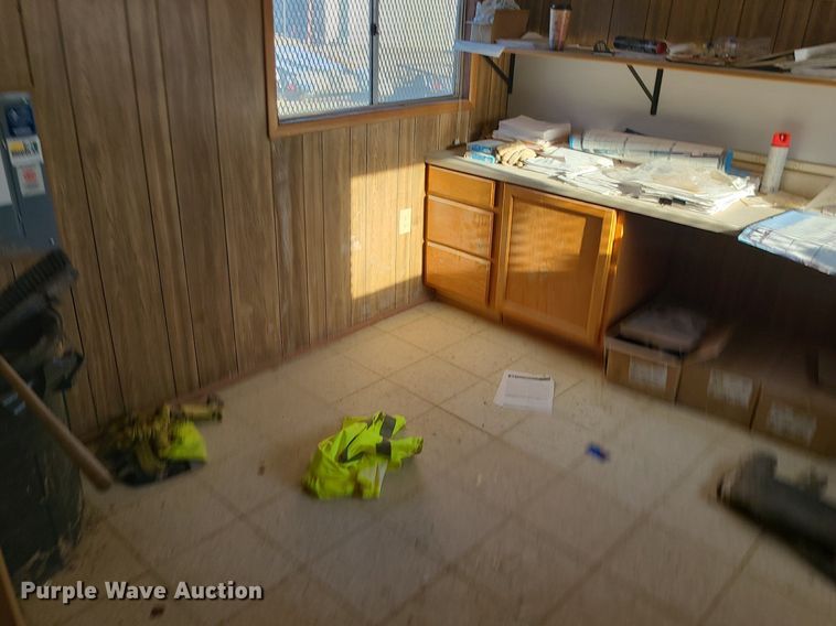 image for item MQ9596 2002 Office trailer