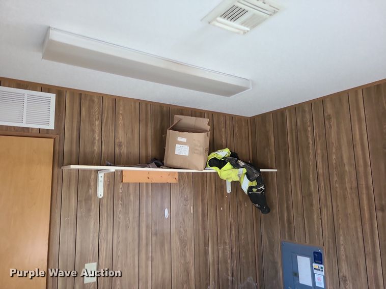 image for item MQ9596 2002 Office trailer