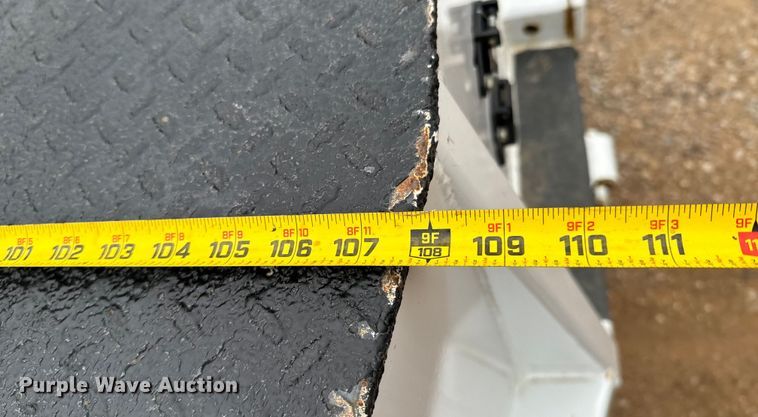 image for item ND9050 2002 Ford F450 Super Duty Crew Cab flatbed truck