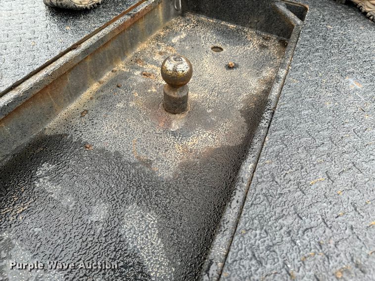 image for item ND9050 2002 Ford F450 Super Duty Crew Cab flatbed truck