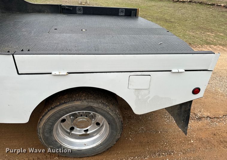 image for item ND9050 2002 Ford F450 Super Duty Crew Cab flatbed truck