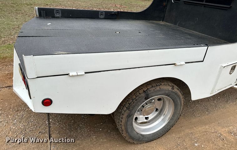 image for item ND9050 2002 Ford F450 Super Duty Crew Cab flatbed truck