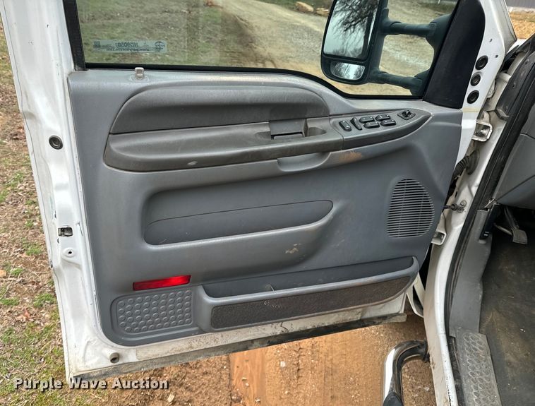 image for item ND9050 2002 Ford F450 Super Duty Crew Cab flatbed truck